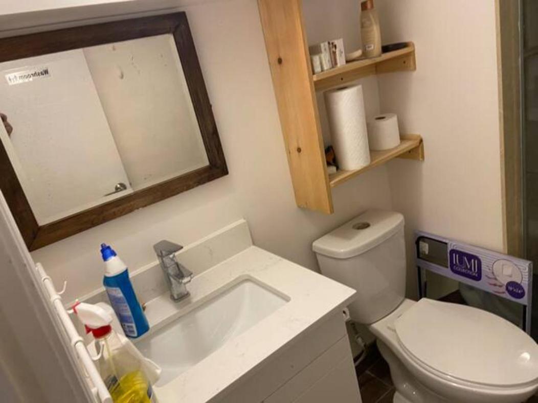 Basemewnt Room With Private Bathroom 36C Торонто Экстерьер фото